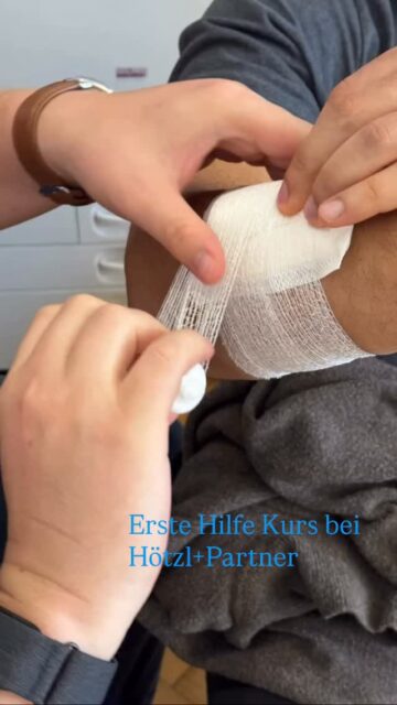 Damit unser Team nicht nur in steuerlichen Angelegenheiten helfen kann, wurden alle MitarbeiterInnen eingeladen beim heutigen Erste Hilfe Auffrischungskurs von @roteskreuz_at teilzunehmen.

#erstehilfelehrgang #erstehilfekurs #erstehilferettetleben❤️ #roteskreuzösterreich